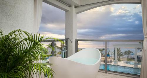 Dutch Beachfront Club Level Suite with Balcony Tranquility Soaking Tub