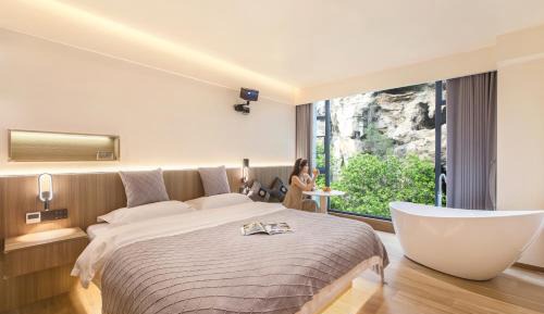 Deluxe Double Room with Bath