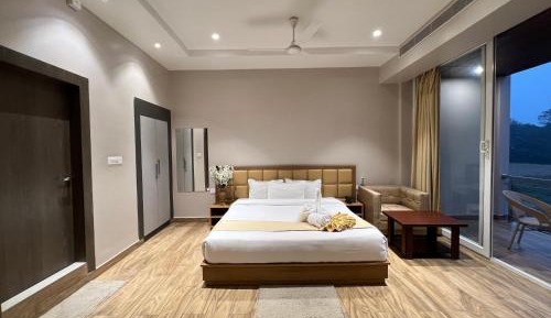 Deluxe Double Room with Balcony