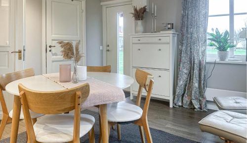 One-Bedroom Holiday Home