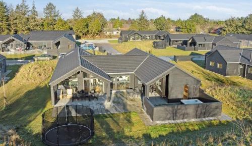Seven-Bedroom Holiday Home