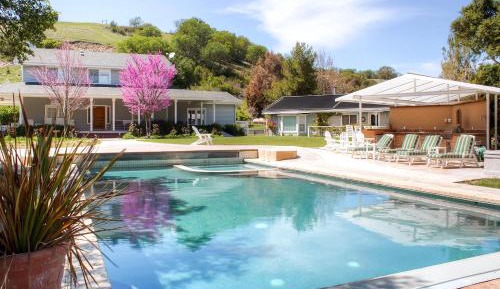 Six-Bedroom Holiday Home