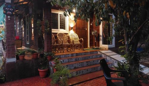 Villa with Garden View