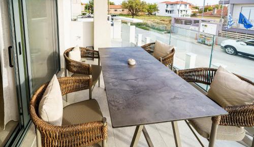 Two-Bedroom Deluxe Apartment with Balcony