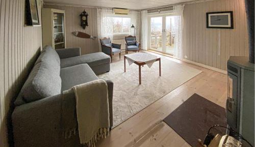 One-Bedroom Holiday Home