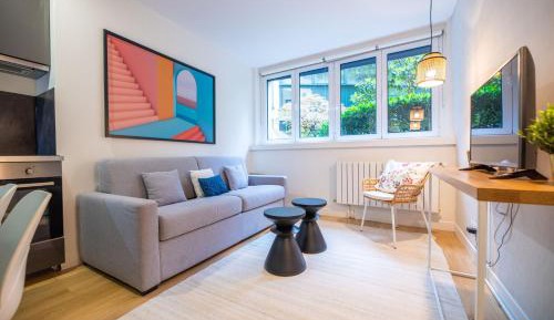 One-Bedroom Deluxe Apartment
