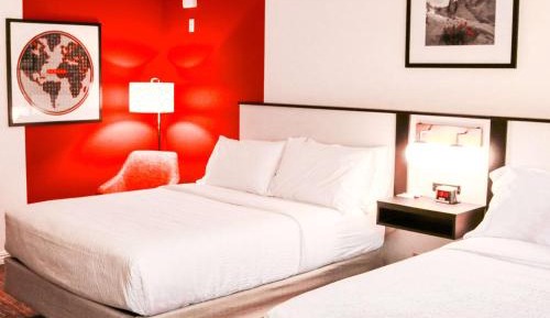 Superior Queen Room with Bathtub with Grab Bars - Mobility Accessible/Non-Smoking