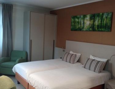 Twin Room with Shower
