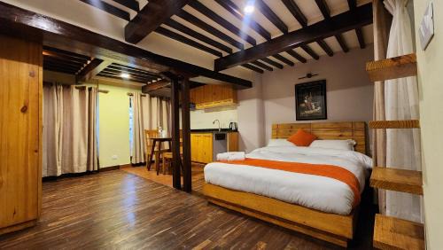Standard Queen Room