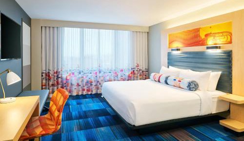 King Room with Roll-in Shower - Mobility and Hearing Accessible