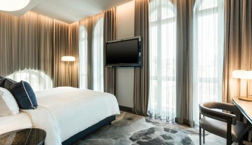 Titanium 1 BedRoom Suite with 1 King Bed