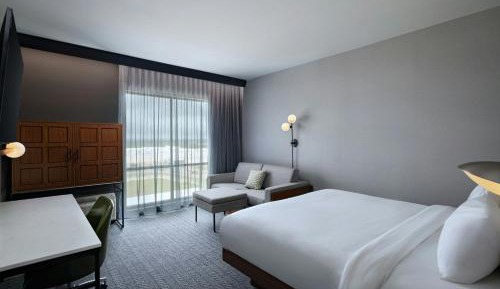 King Room with Sofa Bed - Hearing Accessible