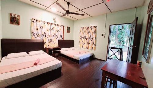 Quadruple Room with Private Bathroom