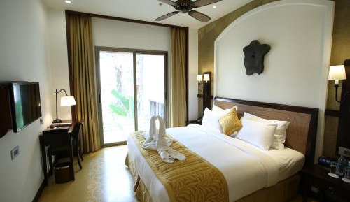 Cypress Suite with Balcony with 10% off on Buffet Meals & Spa