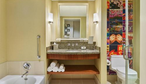 King Room with Adapted Tub - Mobility Accessible