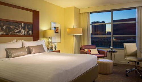 Deluxe King Room with City View