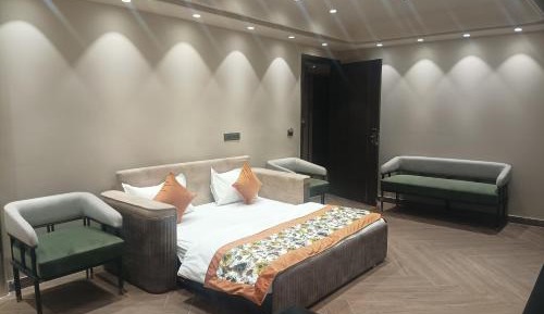 Deluxe King Suite