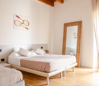 Deluxe Apartment with Balcony