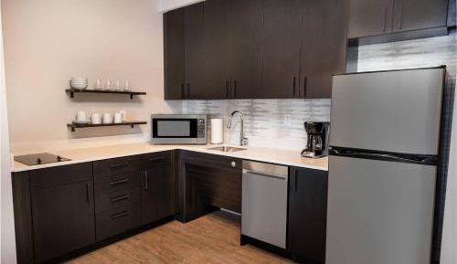 One-Bedroom Queen Suite with Sofa Bed - Mobility Accessible with Tub
