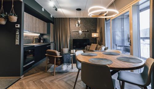 Two-Bedroom Deluxe Apartment with Balcony