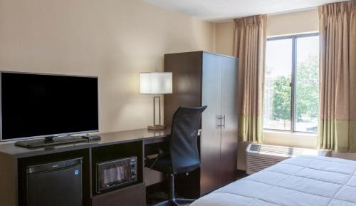 Queen Room - Mobility Access/Non-Smoking