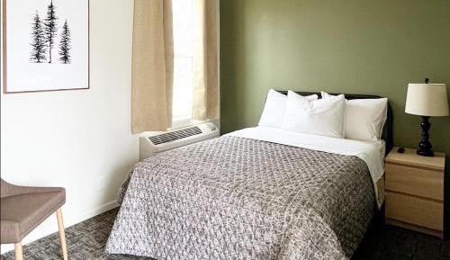 Standard Queen Room