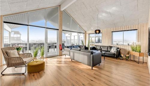 Eight-Bedroom Holiday Home