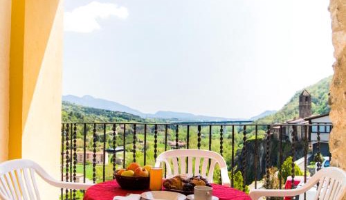 One-Bedroom Apartment with Balcony and Mountain View  
