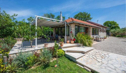 One-Bedroom Holiday Home