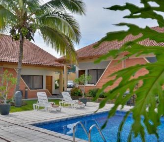 Apartment with Pool View 