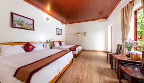 Family Room with Garden View