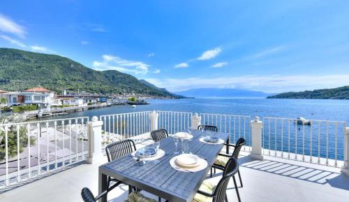 Apartment with Lake View
