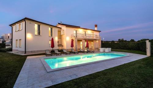 Six-Bedroom Holiday Home