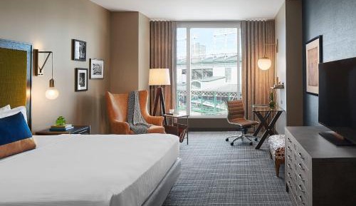 Premium King Room - Ballpark View