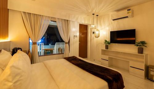 Deluxe Suite with Sea View