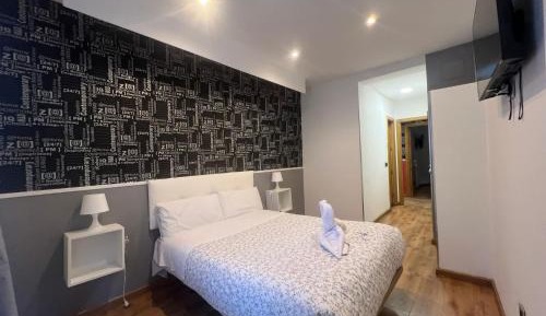 Small Double Room with Shared Bathroom