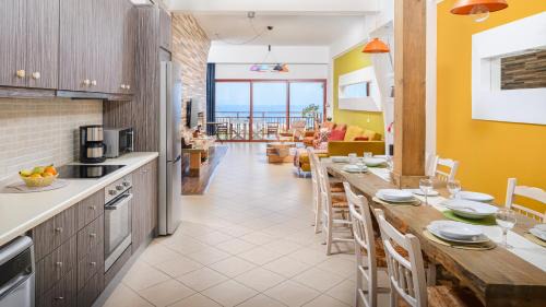 Luxury Two-Bedroom House with Sea View