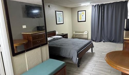 Standard Queen Room