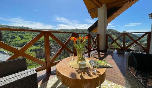 Apartment with Mountain View