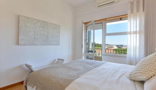 Two-Bedroom Apartment with Balcony and Sea View
