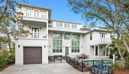 Five-Bedroom Holiday Home