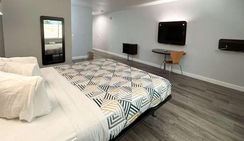 Queen Room - Non-Smoking