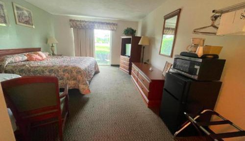 Deluxe Queen Suite
