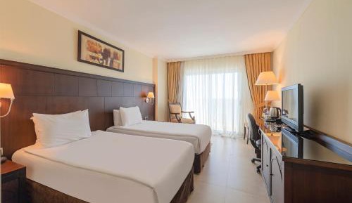2 Single Beds Side Sea View