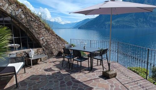 Apartment with Lake View