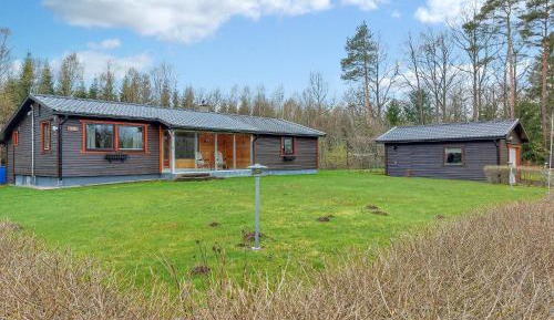 One-Bedroom Holiday Home