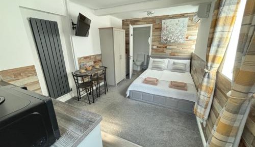Deluxe Studio