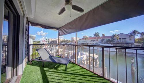 Two-Bedroom Apartment with Balcony and Sea View