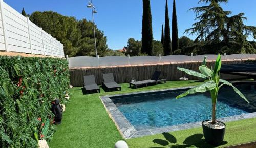 Apartment with Pool View 
