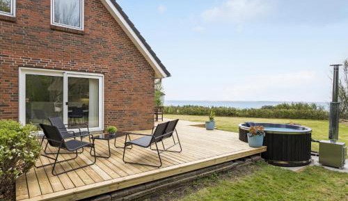 Three-Bedroom Vacation Home 